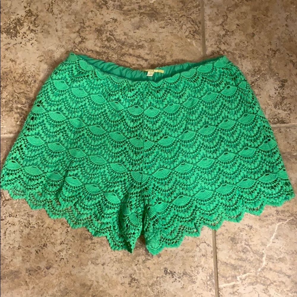Gianni Bini green lace shorts size medium